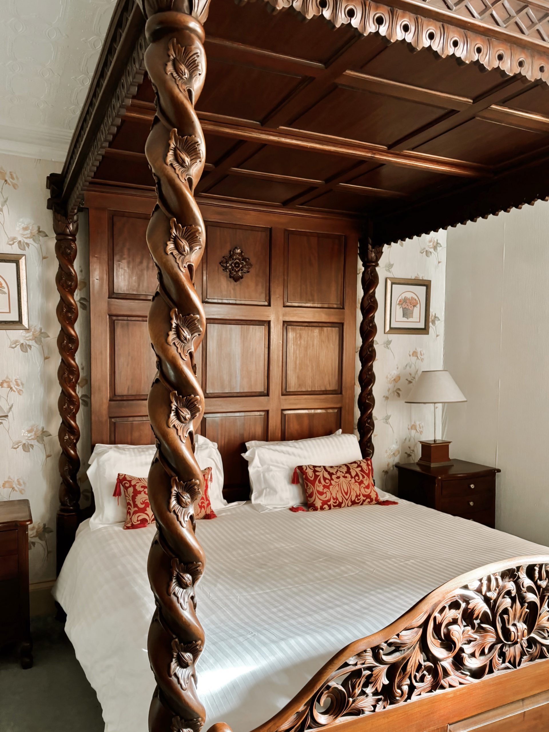 Photo: four poster room
